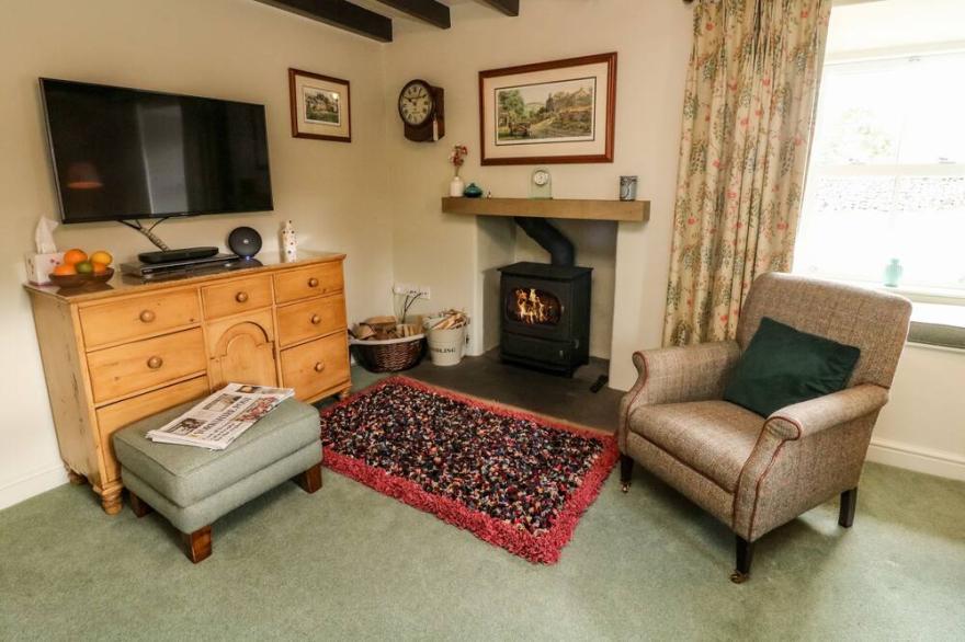 BILL'S PLACE, luxury holiday cottage, with open fire in Bainbridge