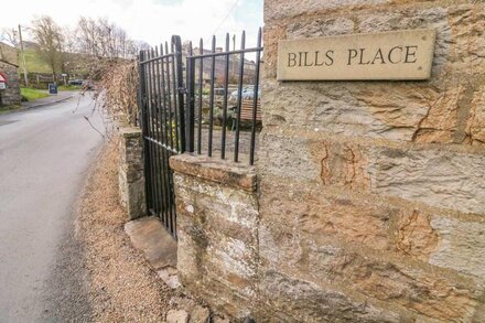 BILL'S PLACE, luxury holiday cottage, with open fire in Bainbridge