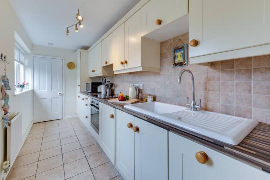 Gorse Cottage - Two Bedroom House, Sleeps 4