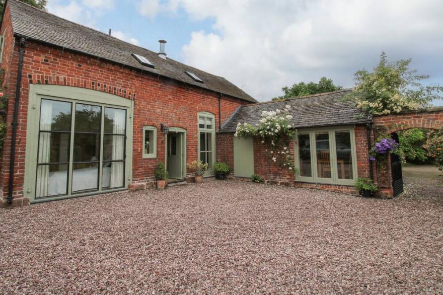 OLD COACH HOUSE, Pet Friendly, With Open Fire In Shrawardine