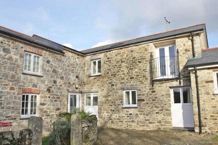 ROOSTERS, pet friendly, country holiday cottage in Lostwithiel