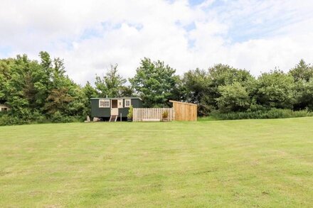 BRAMBLE, romantic, character holiday cottage in Wadebridge