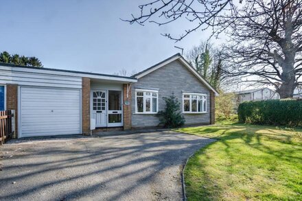 TREDERWEN, pet friendly, country holiday cottage in Rhayader