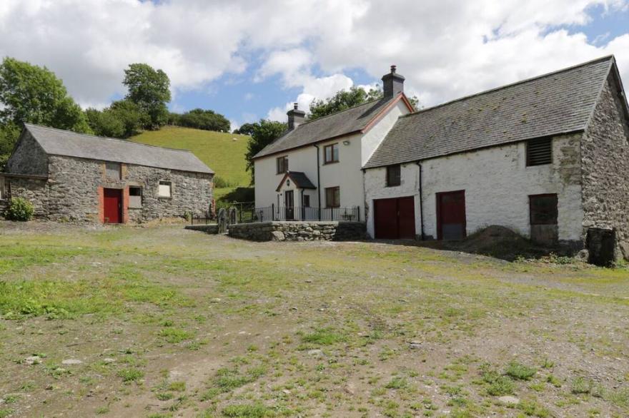 MAERDY COTTAGE, Family Friendly, Character Holiday Cottage In Corwen