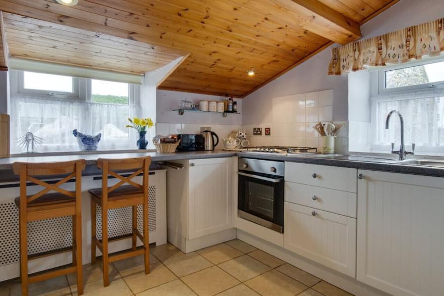 Y Bwthyn - Two Bedroom House, Sleeps 4