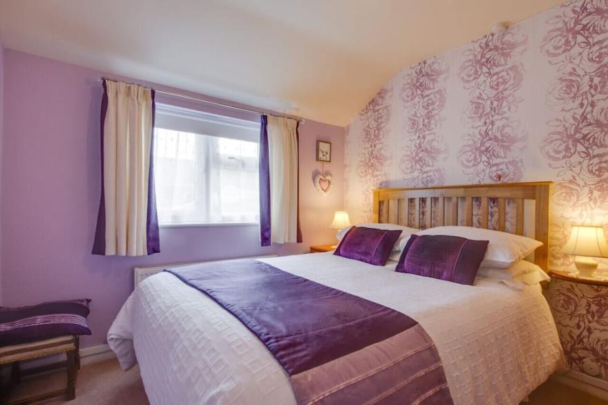 Y Bwthyn - Two Bedroom House, Sleeps 4