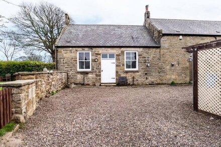 THE OLD SCHOOL ROOM, pet friendly, with a garden in Longhorsley