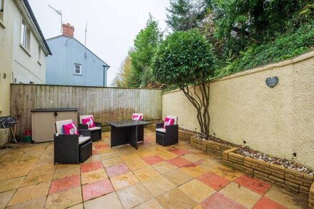 55 Incline Way · Peaceful Home in Central Saundersfoot with Parking