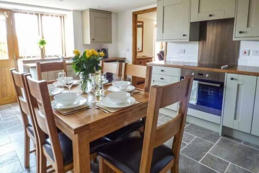 THE HAYLOFT, family friendly, luxury holiday cottage in Llanyblodwel