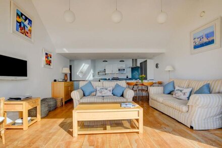 Ocean Blue - Three Bedroom House, Sleeps 6