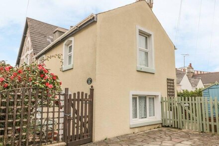 LITTLE ACRE, family friendly, character holiday cottage in Torquay