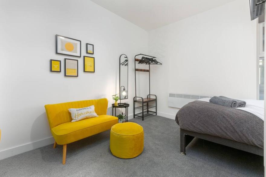Stylish One Bed Apartment, Sleeps 4, Central Locaiton