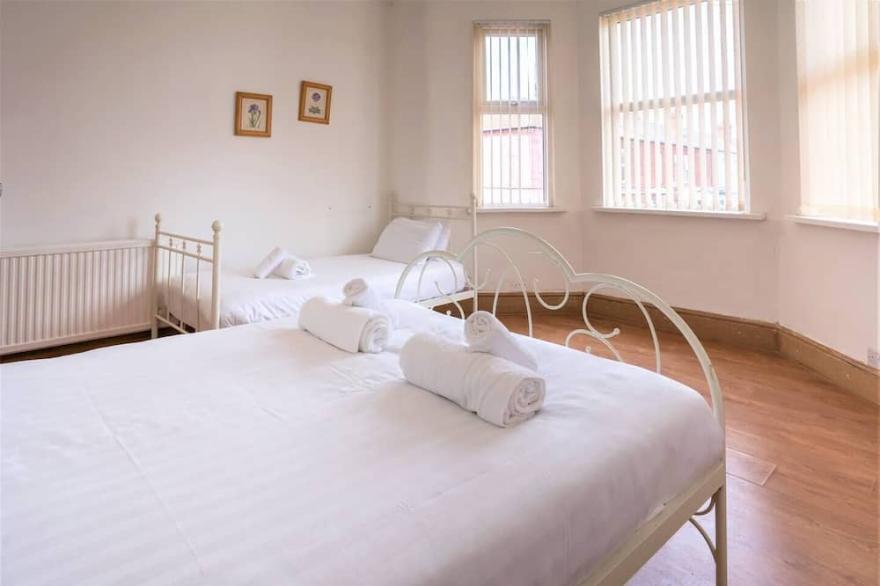 Charming 4-Bed, Pet Friendly House in Liverpool