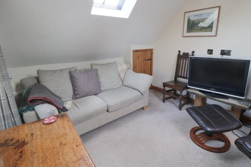 11 MAIN STREET, pet friendly, country holiday cottage in Ebberston