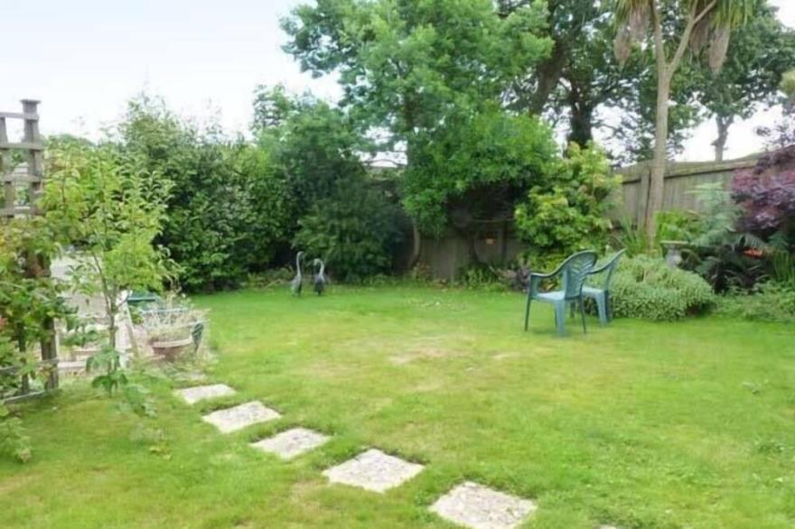 JOYLANDS, pet friendly, with a garden in Falmouth