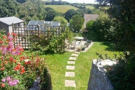 JOYLANDS, pet friendly, with a garden in Falmouth