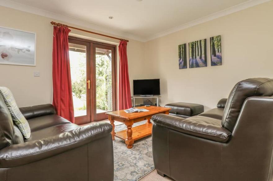 CUCKOO'S COTTAGE, pet friendly in Falmouth