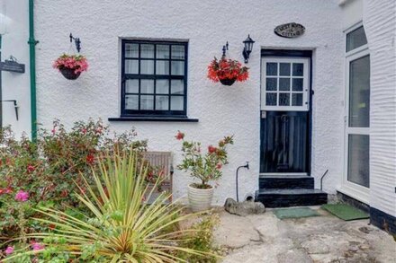 West North Cottage - Two Bedroom House, Sleeps 3