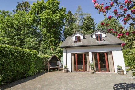 STONEGARTH MEWS, romantic, luxury holiday cottage in Grasmere