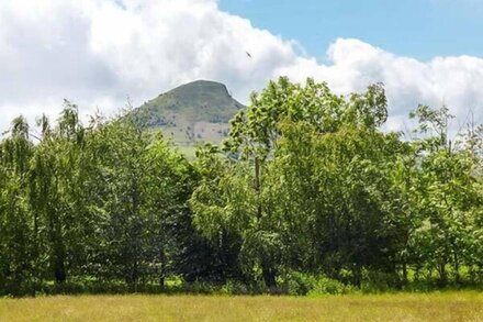 THE LODGE, LOWER TREFEDW, pet friendly in Pandy, South Wales