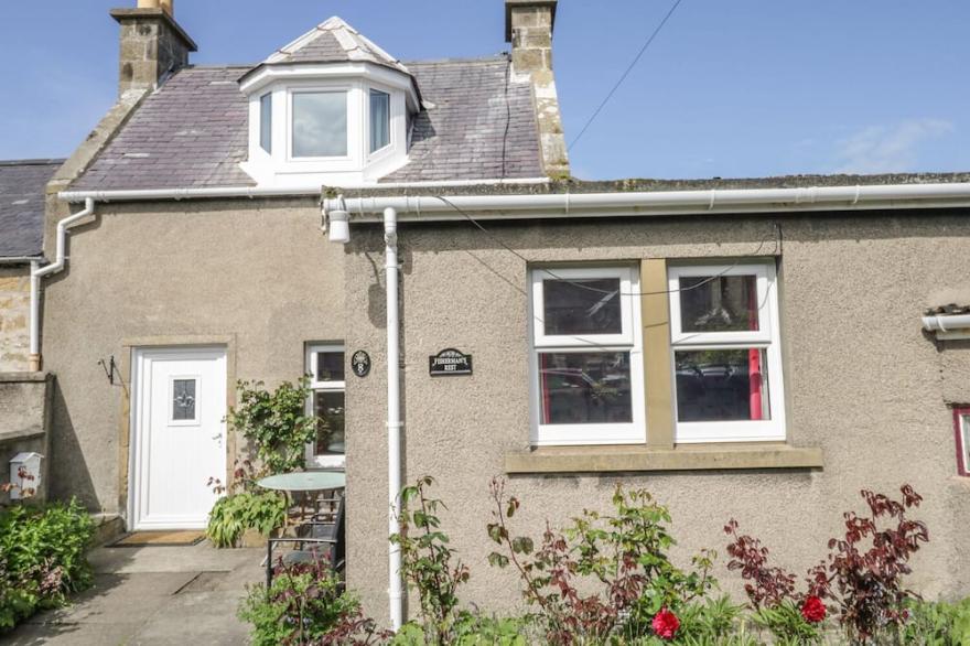 FISHERMAN’S REST, Pet Friendly, Character Holiday Cottage In Burghead