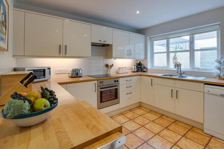 Kestrel House - Three Bedroom House, Sleeps 6