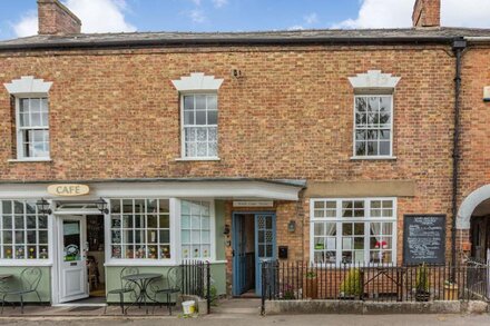 WARDS COURT 1, character holiday cottage in Frampton On Severn