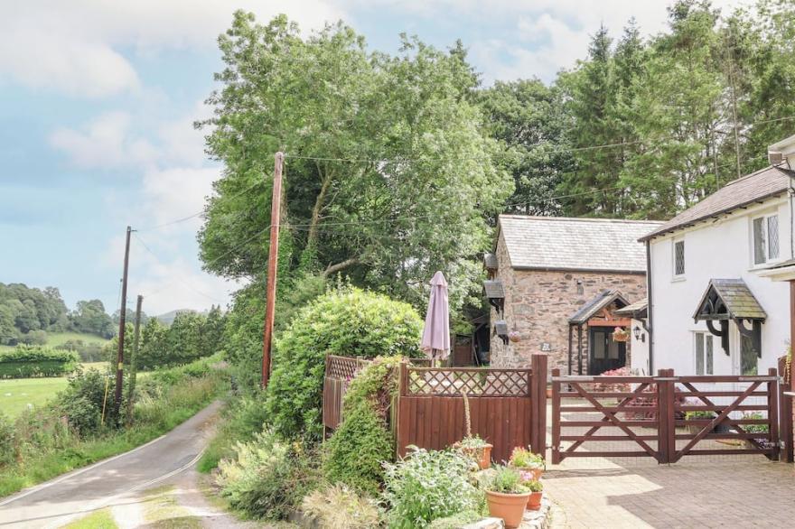 THE OLD BARN, Pet Friendly, With A Garden In Ruthin