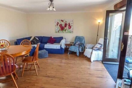 YSGUBOR - BARN, family friendly, with hot tub in Betws Yn Rhos