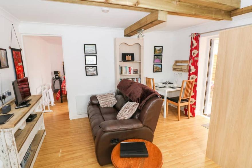 SIED YR ARDD, Pet Friendly, Country Holiday Cottage In Ystradgynlais