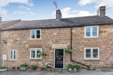 BEDEHOUSE COTTAGE, family friendly, with a garden in Cromford