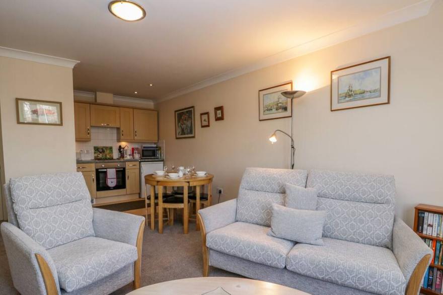 WHITBY HARBOUR RETREAT, family friendly, with a garden in Whitby
