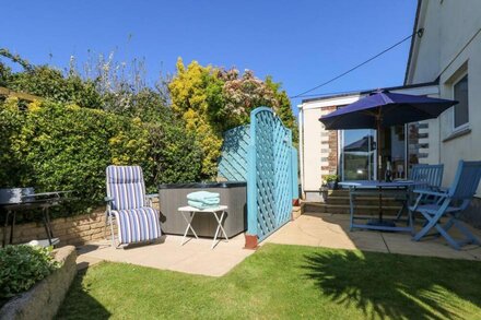 RESPRYN, country holiday cottage, with hot tub in Mevagissey