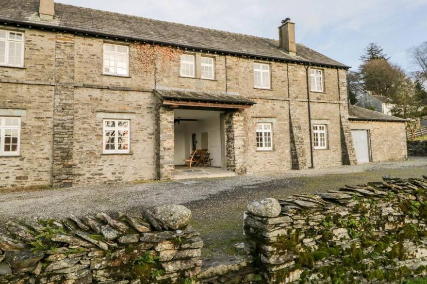 CRUMMOCK, Pet Friendly, With Open Fire In Sawrey