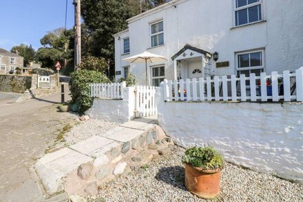 MALLARDS, pet friendly, country holiday cottage in Pentewan