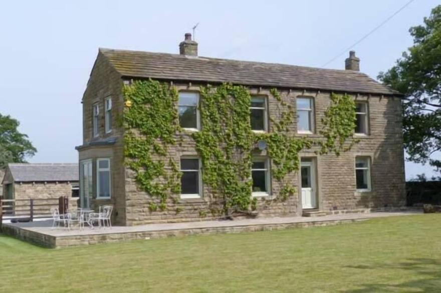 CRINGLES HOUSE, Family Friendly, Luxury Holiday Cottage In Addingham