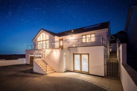 Sunspray - Four Bedroom House, Sleeps 8