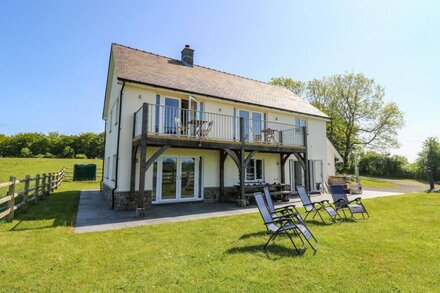 YR ADFA, pet friendly, luxury holiday cottage in Tregaron