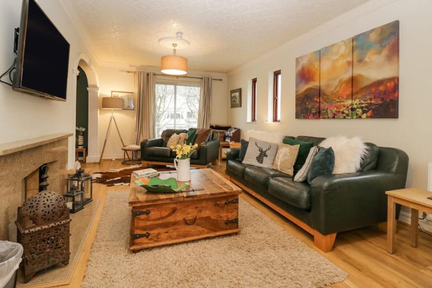 SANDOWN, Pet Friendly, With A Garden In Bowness-On-Windermere