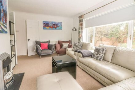 REDWOOD, family friendly, luxury holiday cottage in Broadstairs