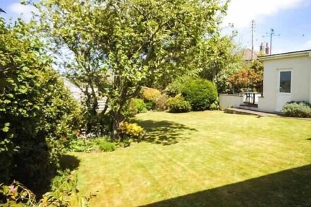 PENDEEN, family friendly, country holiday cottage in Wadebridge