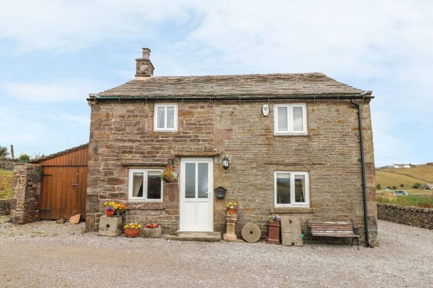 NEW COTTAGE FARM, family friendly, with open fire in Buxton