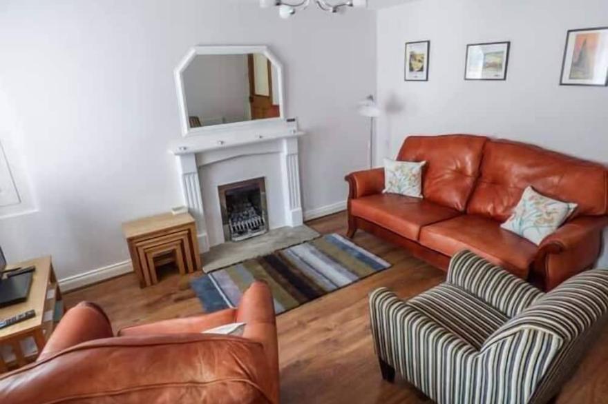 CORNER COTTAGE, pet friendly, with a garden in Kirkby Stephen