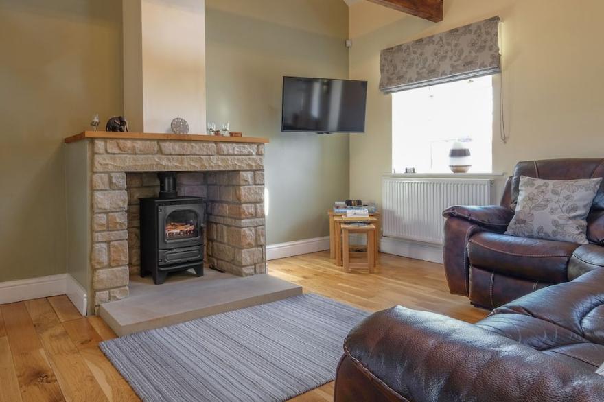 FERN COTTAGE, family friendly, with open fire in Butterknowle