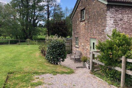 THE STABLE, pet friendly, with a garden in Marstow