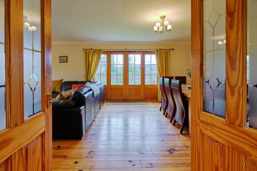 HOLLY HOUSE, pet friendly, character holiday cottage in Alyth