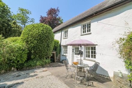 2 ROSE COTTAGES, pet friendly, with open fire in St Agnes