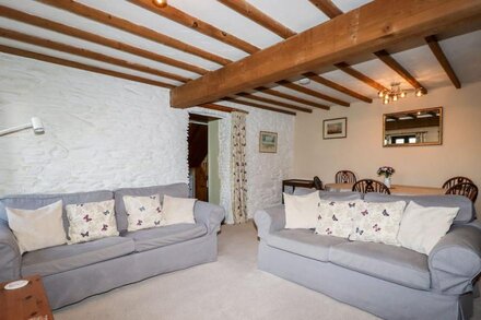 4 MOWHAY COTTAGES, pet friendly, with open fire in Gorran Haven