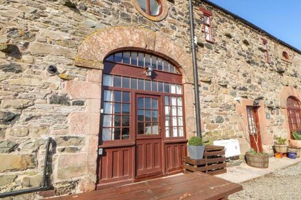 MELLFELL COTTAGE, pet friendly, with open fire in Watermillock