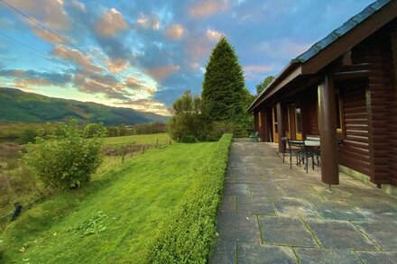 Avich View Traditional Log Cabin on Loch Avich - Stunning Location, Pet Friendly